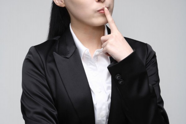 杭州，这座人间天国，自古以来便以其秀美的湖光山色和深厚的文化秘闻吸引着无数游客。在这座都会中，有一条布满生存气味的街道——文二西路。这里不但是美食和购物的天国，还隐蔽着一家让人乐不思蜀的按摩店，为疲劳的都市人提供了一个舒缓身心、养生休闲的好行止。